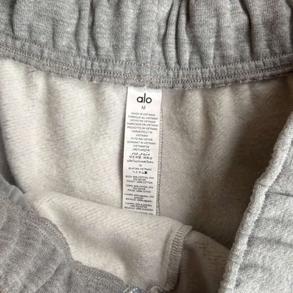 ALO Accolade Sweatshort Light Athletic Gray Sz Medium - Picture 4 of 5